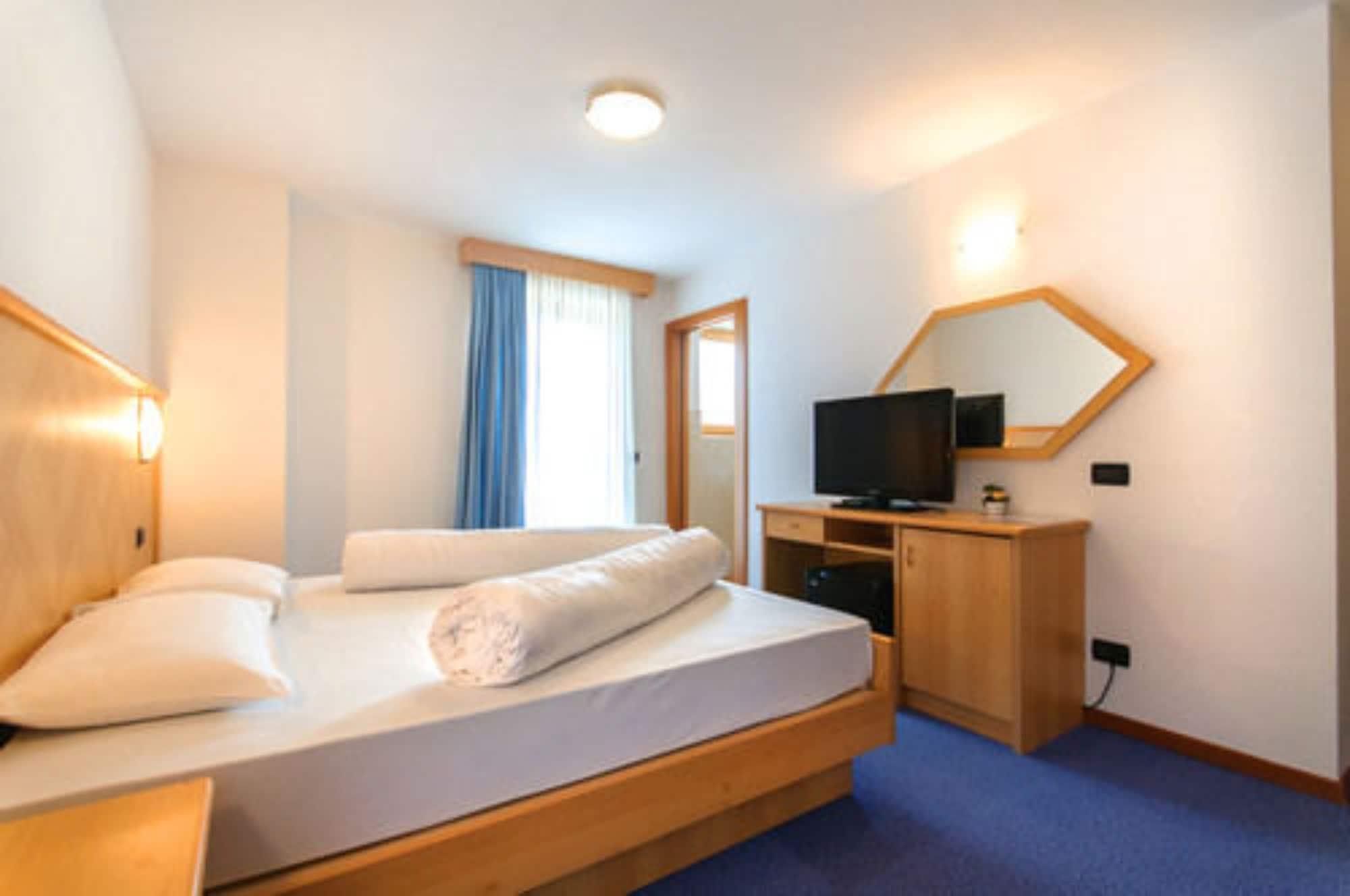 Hotel Bellamonte Predazzo Bagian luar foto