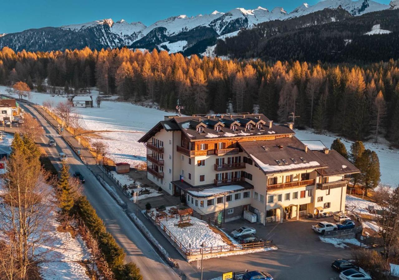 Hotel Bellamonte Predazzo Bagian luar foto